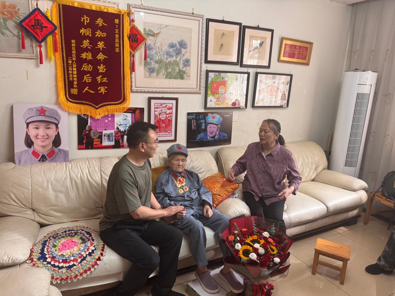 红色血脉 情暖百岁功臣|成都京东方医院开展专项义诊致敬长征女红军王全英