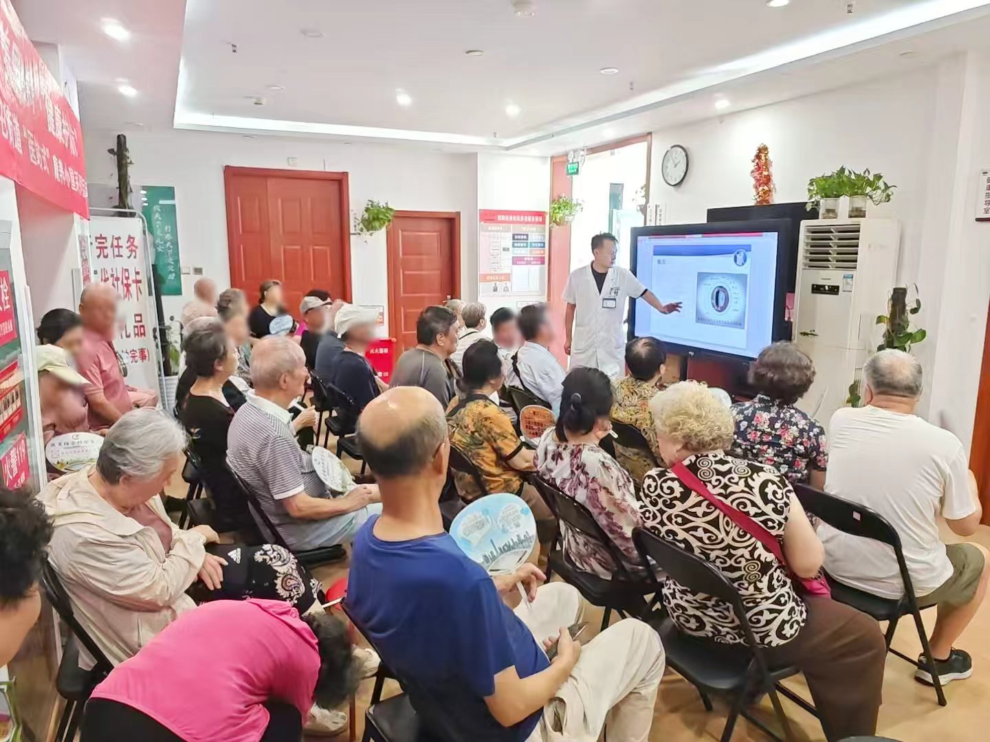 「十五五」开局之年聚焦「一老一小」北京华厦民众眼科医院眼健康关爱活动走进大屯街道养老驿站