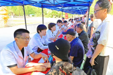 医心向党践初心    服务百姓健康行——本溪市中心医院开展庆祝中国共产党成立 105 周年大型义诊活动
