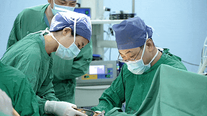 男子昏迷 14 天,醒来发现被「换脸」