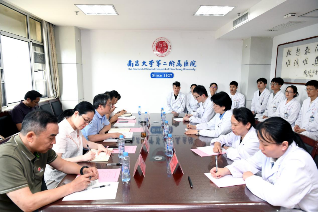 南大二附院党委书记黄孝天深入分子医学江西省重点实验室/医学遗传科走访调研