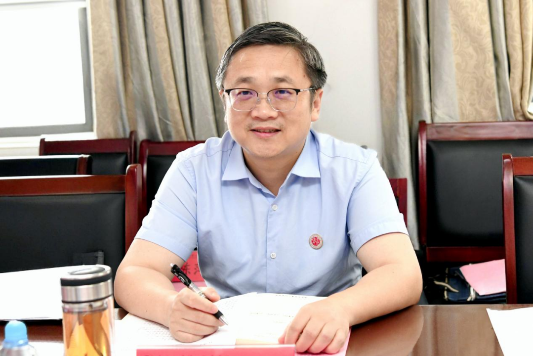 南大二附院党委书记黄孝天深入分子医学江西省重点实验室/医学遗传科走访调研
