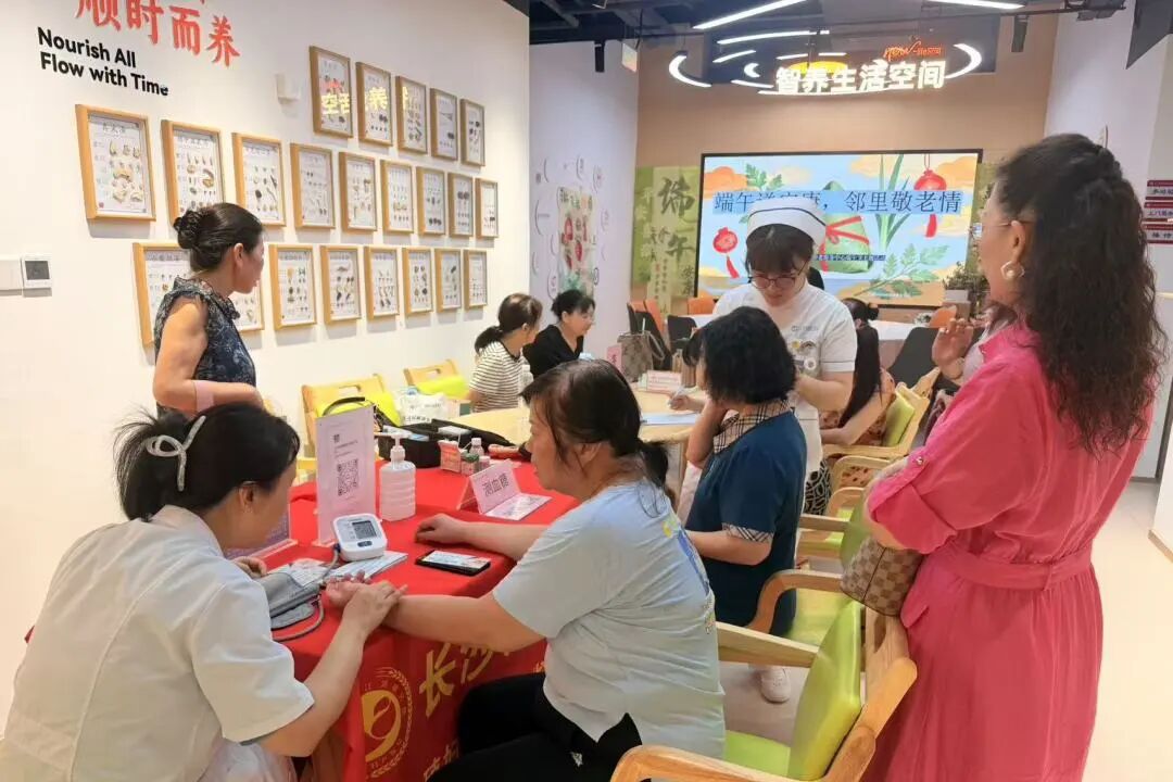 江湾红医公益行,便民义诊进社区