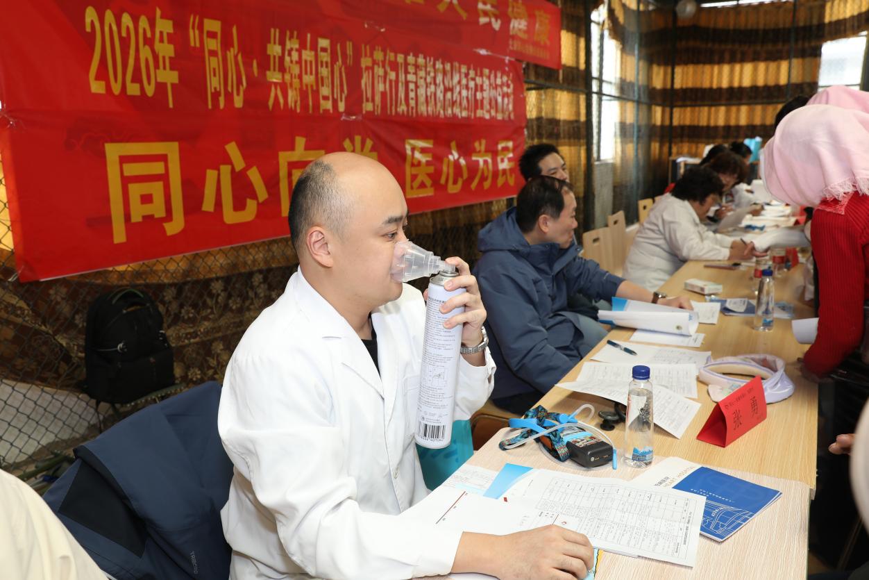 用心守护,千里奔赴!亚心医院专家团进藏开展公益义诊