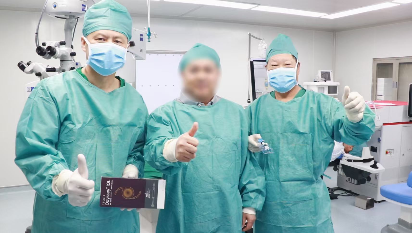 北京华厦民众眼科医院成功植入新一代全视程人工晶状体