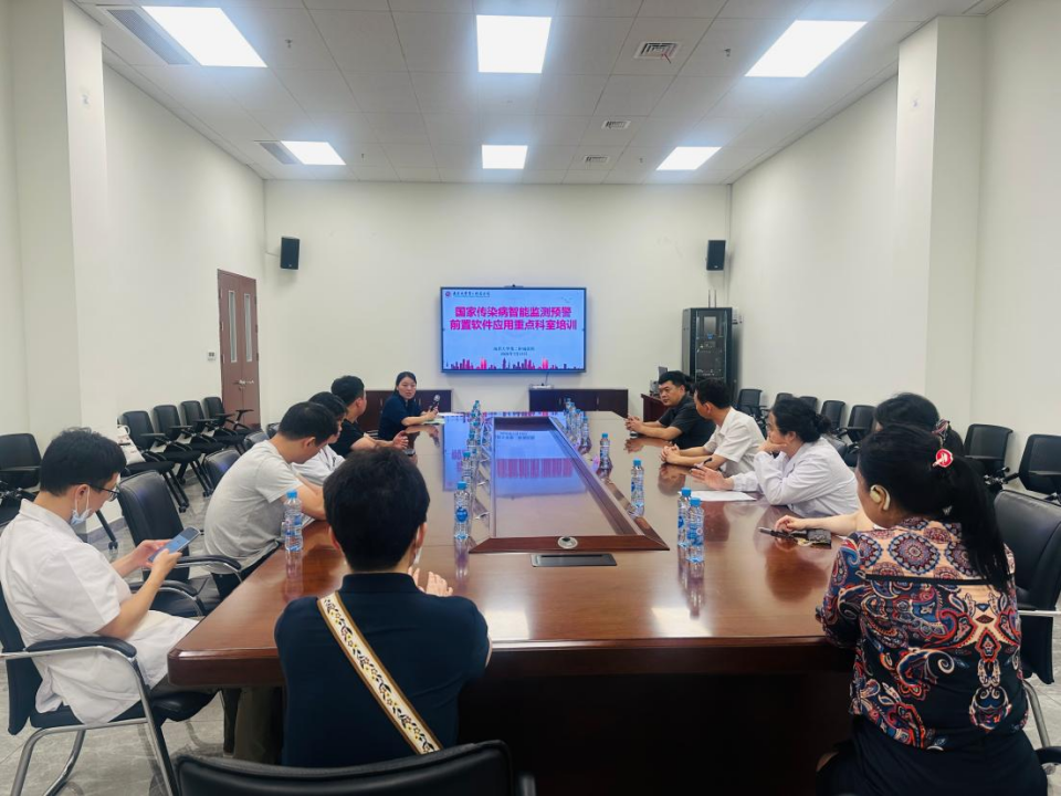 南大二附院顺利开展国家传染病智能监测预警前置软件临床重点科室专项培训