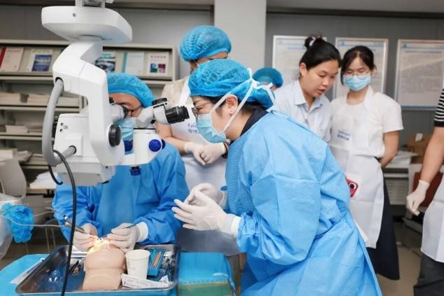第九届普瑞眼科琴台论坛屈光性白内障手术新进展学习班圆满举办