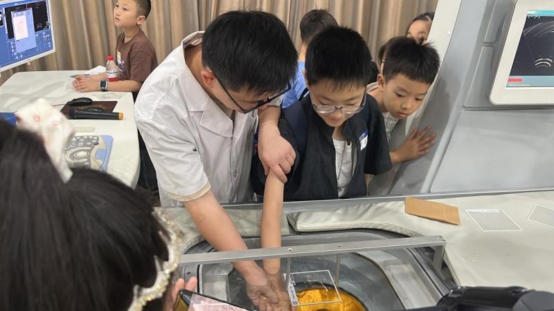 海波啵超声探秘联合南岸区科协开展暑期聚焦超声技术科普活动