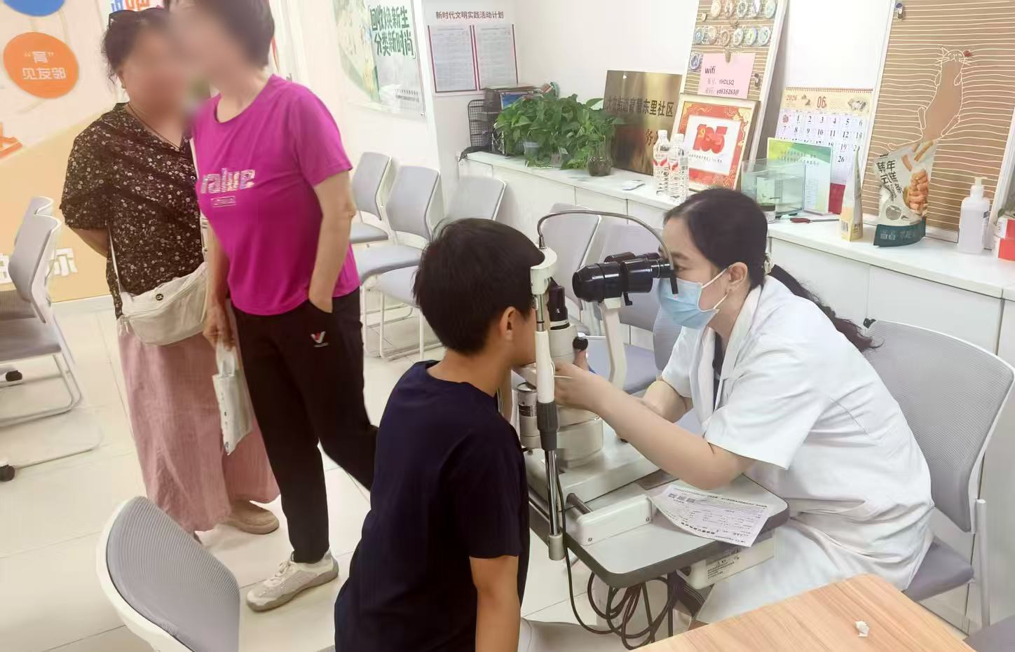 北京华厦民众眼科医院受邀走进育慧东里社区开展眼健康公益活动