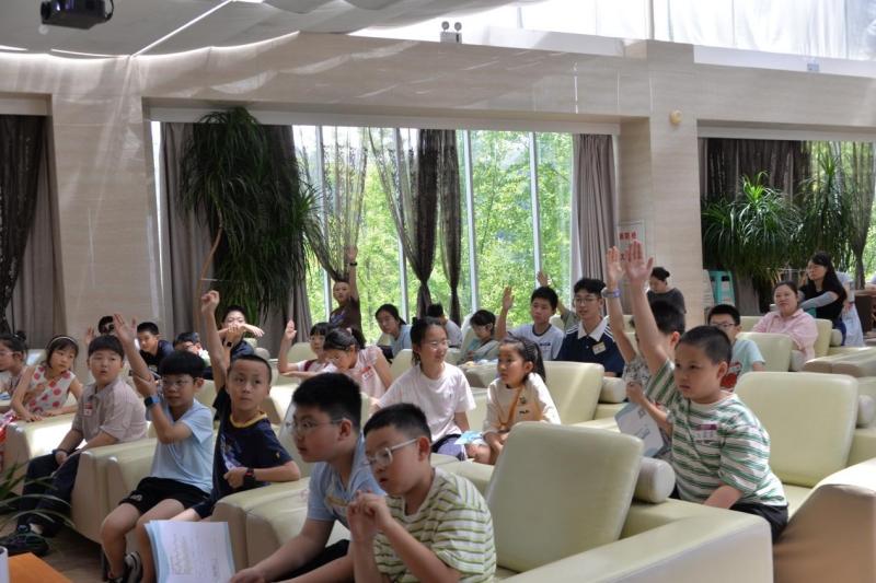 海波啵超声探秘联合南岸区科协开展暑期聚焦超声技术科普活动