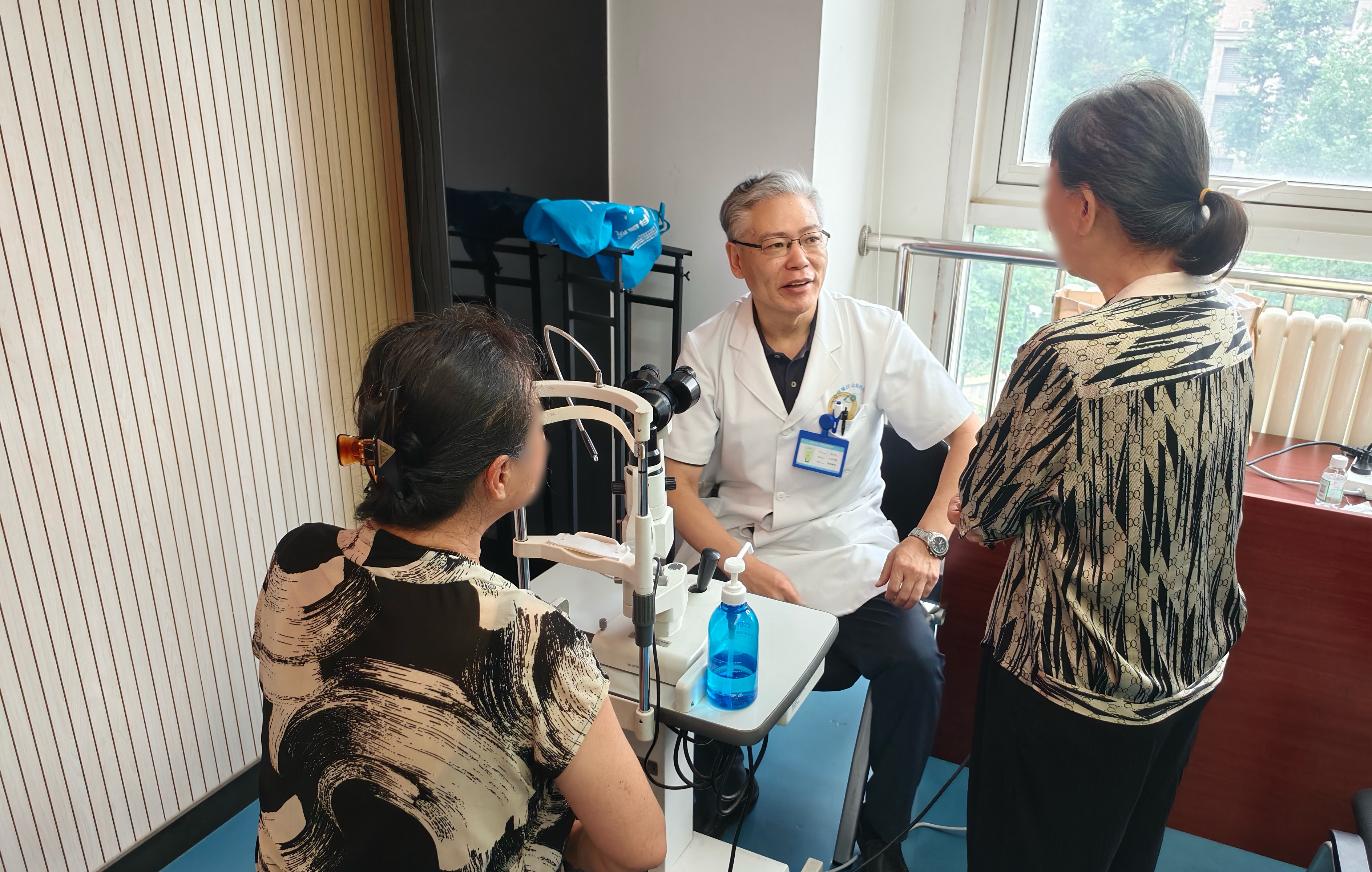 北京华厦民众眼科医院受邀走进金泉家园社区开展眼健康公益筛查