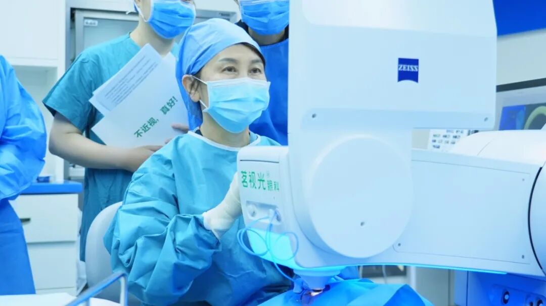 【茗视光眼科 15 周年专栏】李莹教授:三十载深耕屈光领域,匠心守护明亮人生