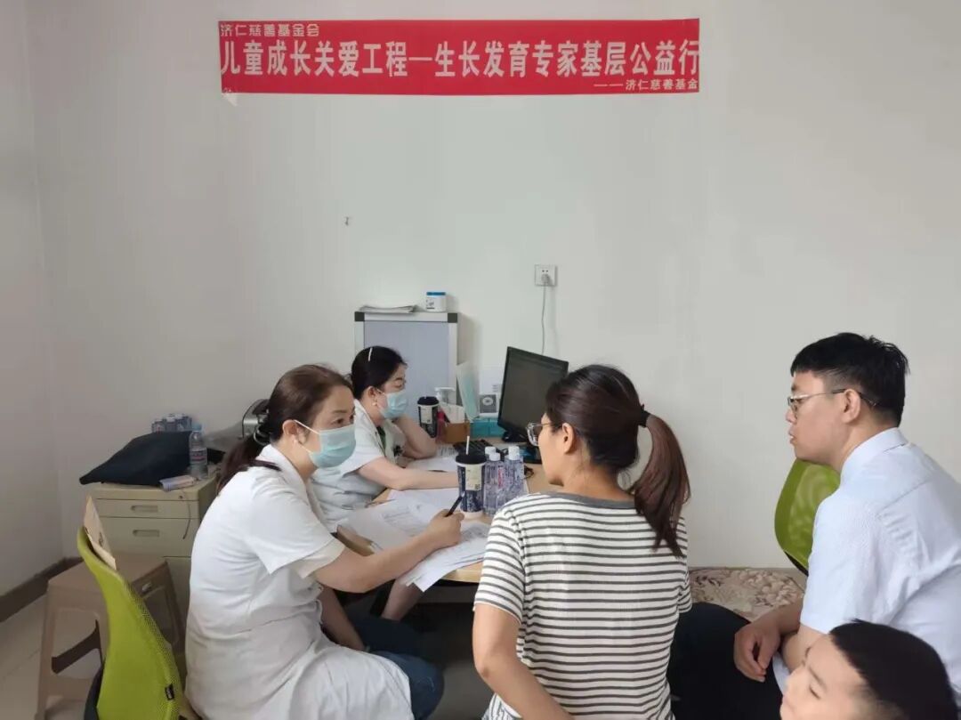 上海同济大学附属东方医院儿科专家在国文开展儿童生长发育义诊活动圆满结束