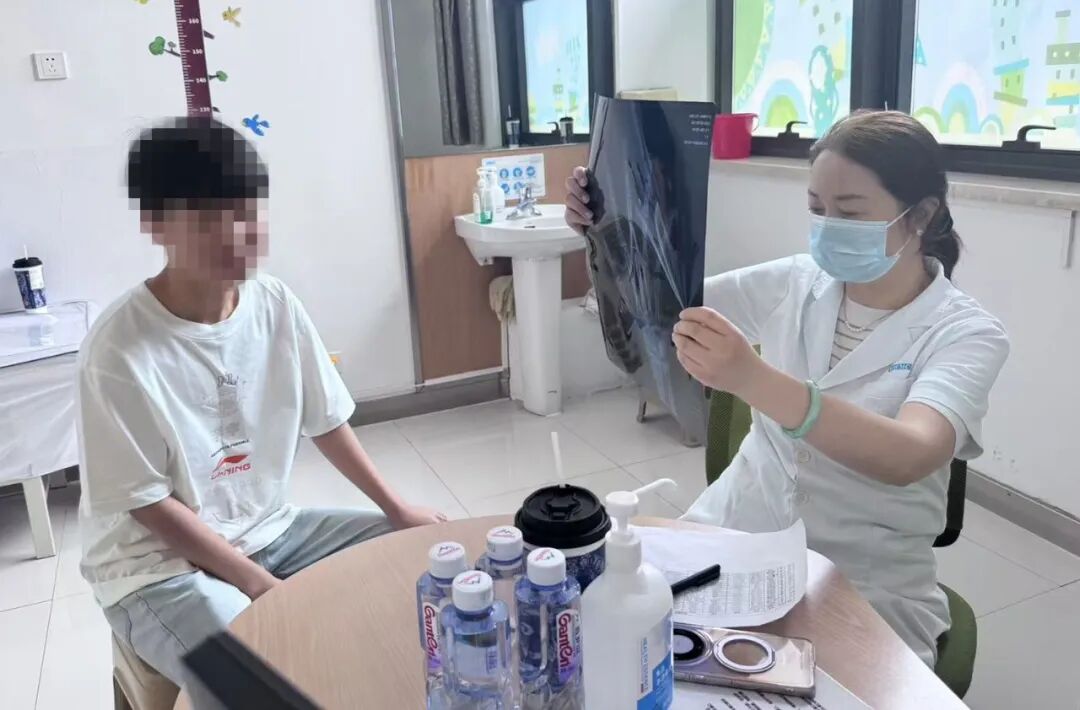 上海同济大学附属东方医院儿科专家在国文开展儿童生长发育义诊活动圆满结束