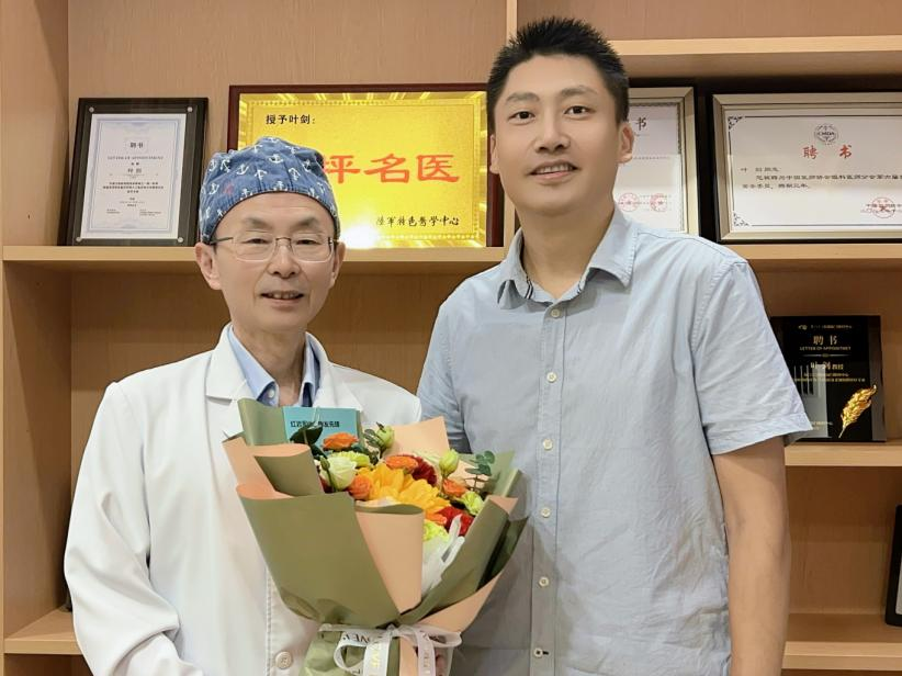 军休所鲜花送慰问,渝州眼科义诊惠老兵——八一前夕的一场「双向奔赴」