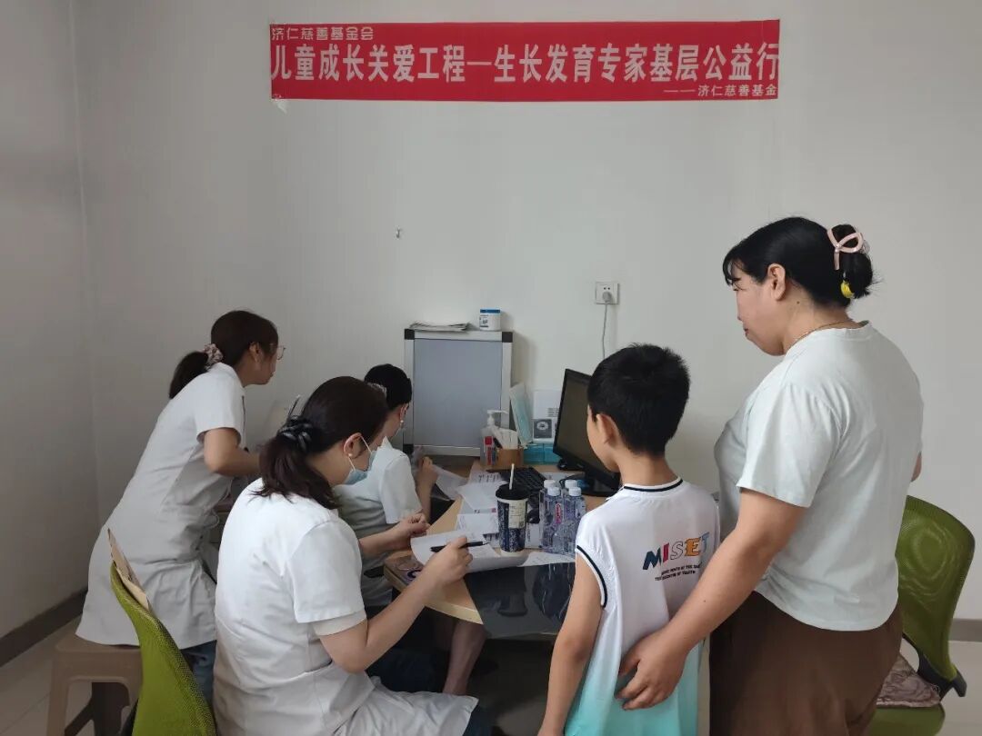 上海同济大学附属东方医院儿科专家在国文开展儿童生长发育义诊活动圆满结束
