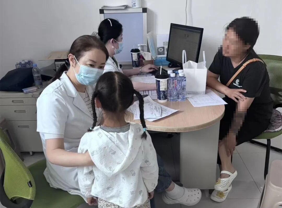 上海同济大学附属东方医院儿科专家在国文开展儿童生长发育义诊活动圆满结束