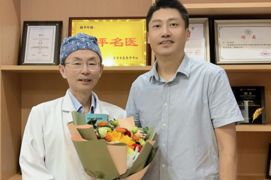 军休所鲜花送慰问，渝州眼科义诊惠老兵——八一前夕的一场「双向奔赴」