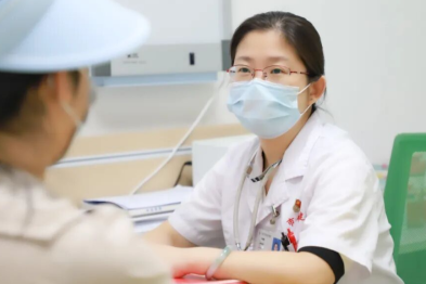 双肩挑使命，一颗心护童→