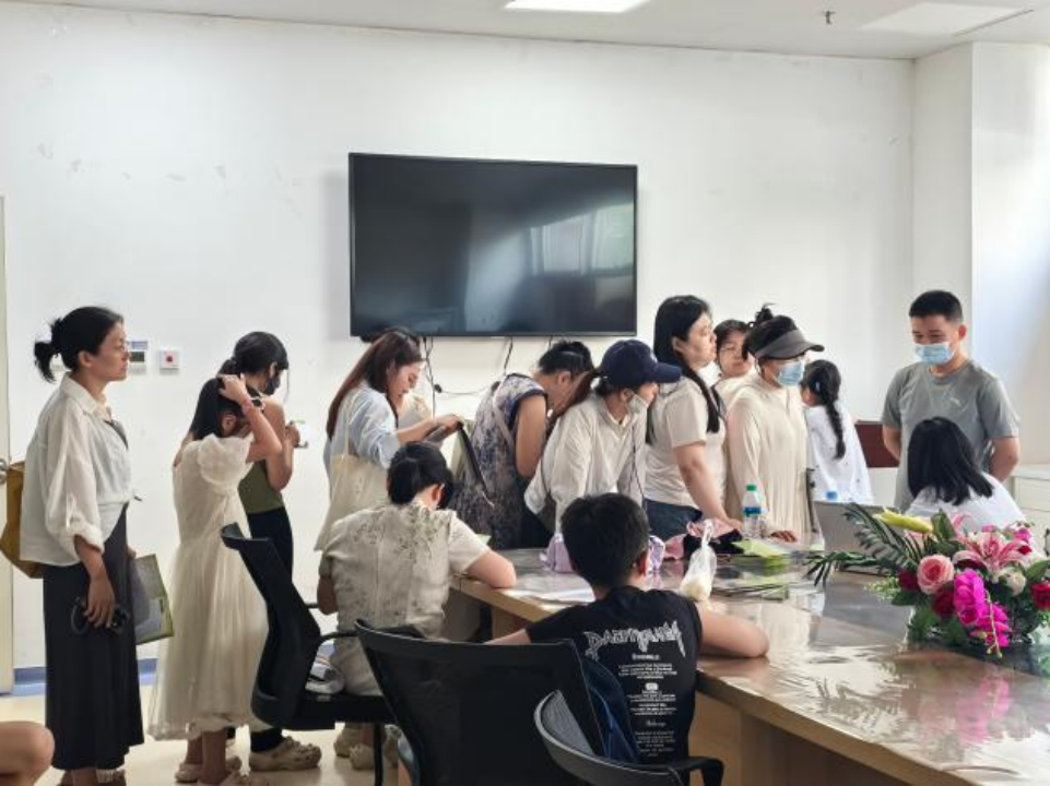 呵护成长 护航健康!南大二附院开展儿童生长发育公益义诊