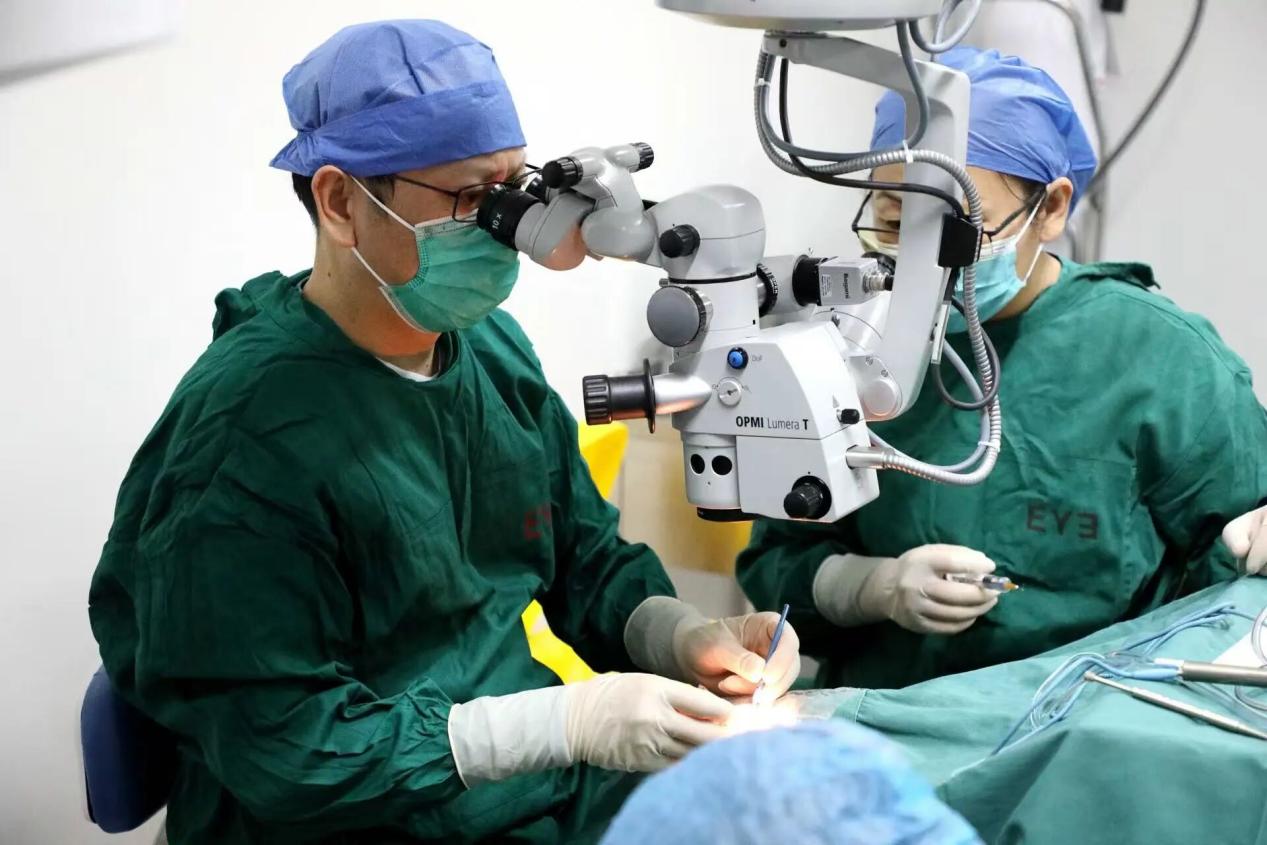 2000 度以上近视还能治吗？爱尔眼科专家用二十余年打破「手术禁区」