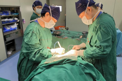 少女腹部 40 厘米巨大肿瘤「顶至胸腔」专家团队完成高难度切除