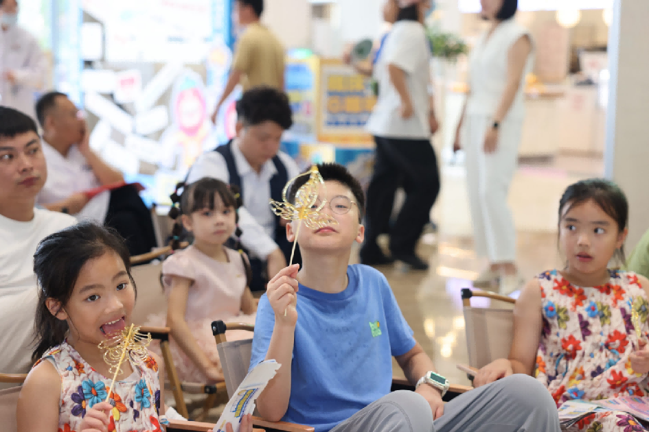 健康搭子碰头会,草莓医院 6 周年,现场直接玩疯了