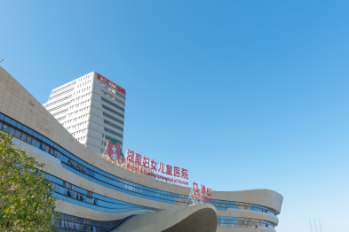 停经 54 天，阴道流血 1 周，孕囊距子宫浆膜层仅 1.1 mm！