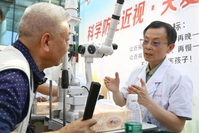 叶剑:一名眼科军医的光明守望