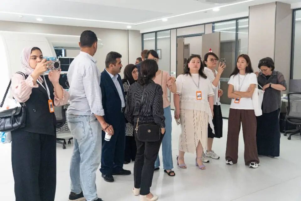 国家卫健委国际交流与合作中心组织哈萨克斯坦、南非等多国代表，参访中国无创医疗技术
