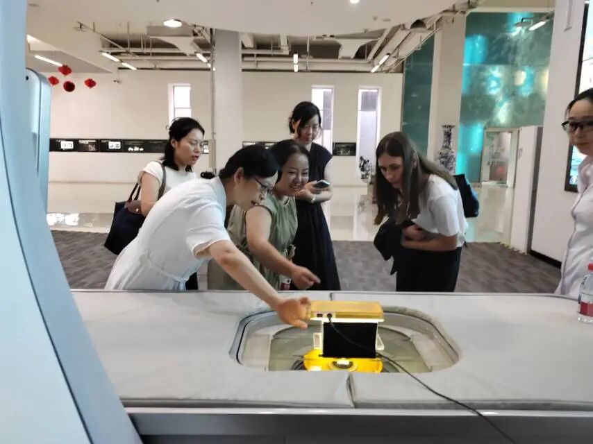 波兰基金会代表点赞中国无创医疗技术