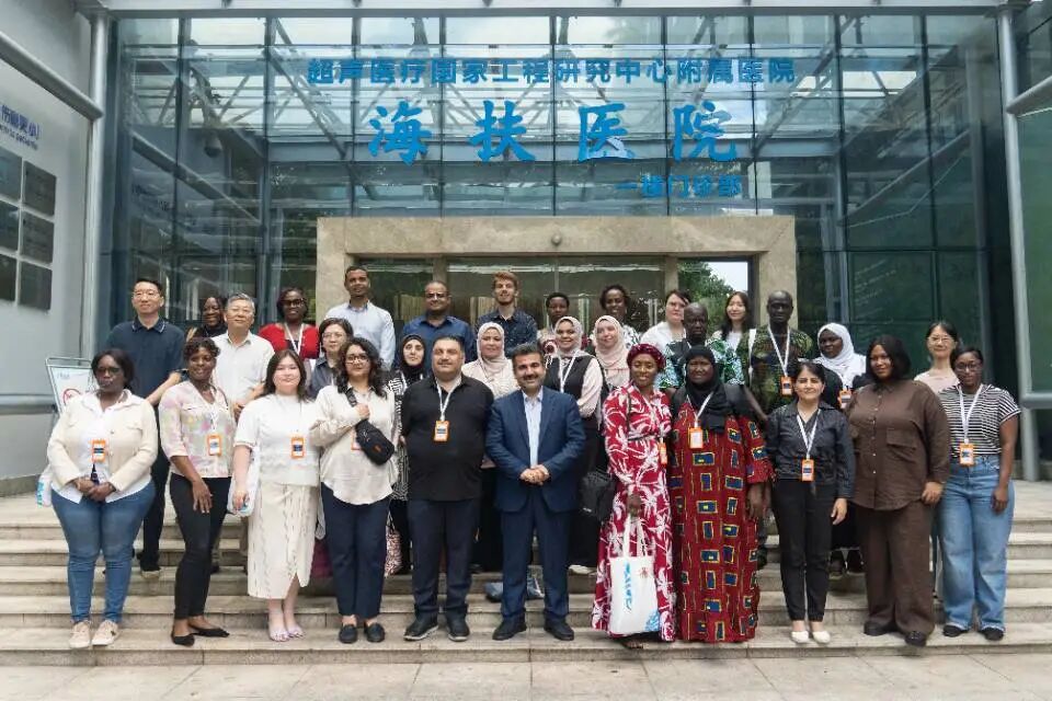 国家卫健委国际交流与合作中心组织哈萨克斯坦、南非等多国代表，参访中国无创医疗技术