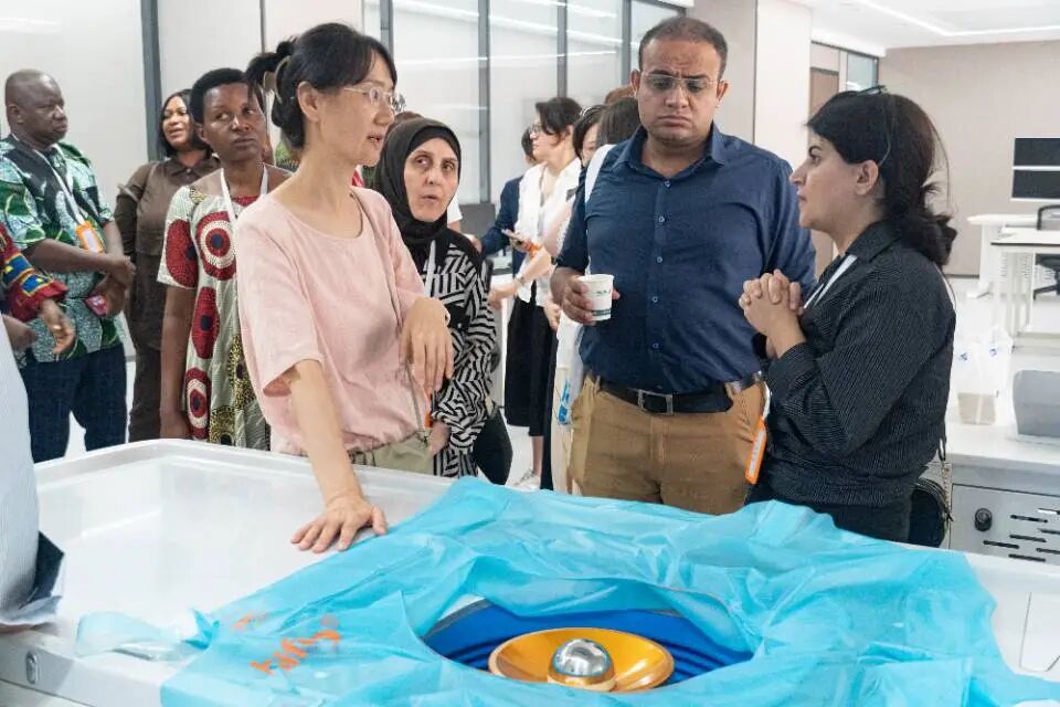 国家卫健委国际交流与合作中心组织哈萨克斯坦、南非等多国代表，参访中国无创医疗技术