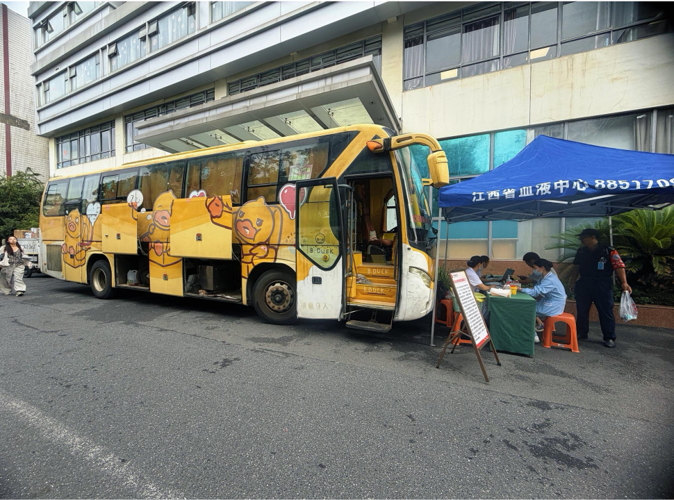 为爱挽袖献热血 薪火同心传大爱 —— 南大二附院职工踊跃参与无偿献血公益活动