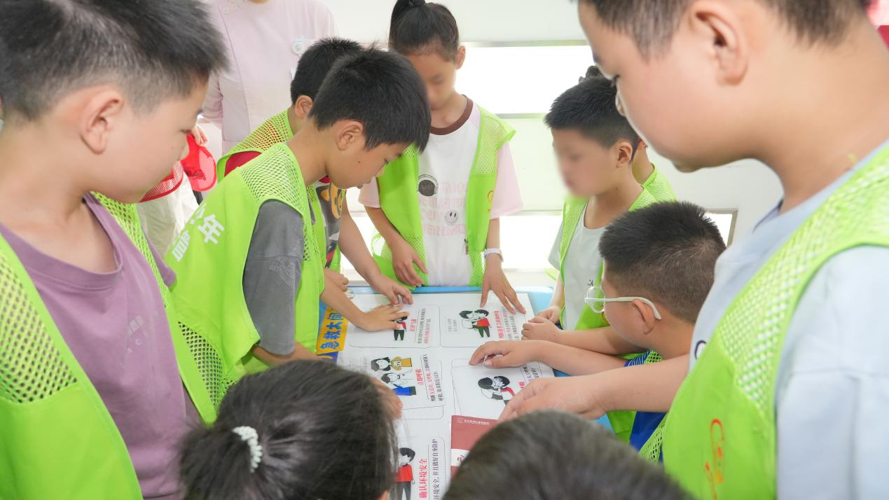 萌娃化身「救心侠」 急救科普走进城市角落——武汉亚洲心脏病医院十一年深耕全民急救公益