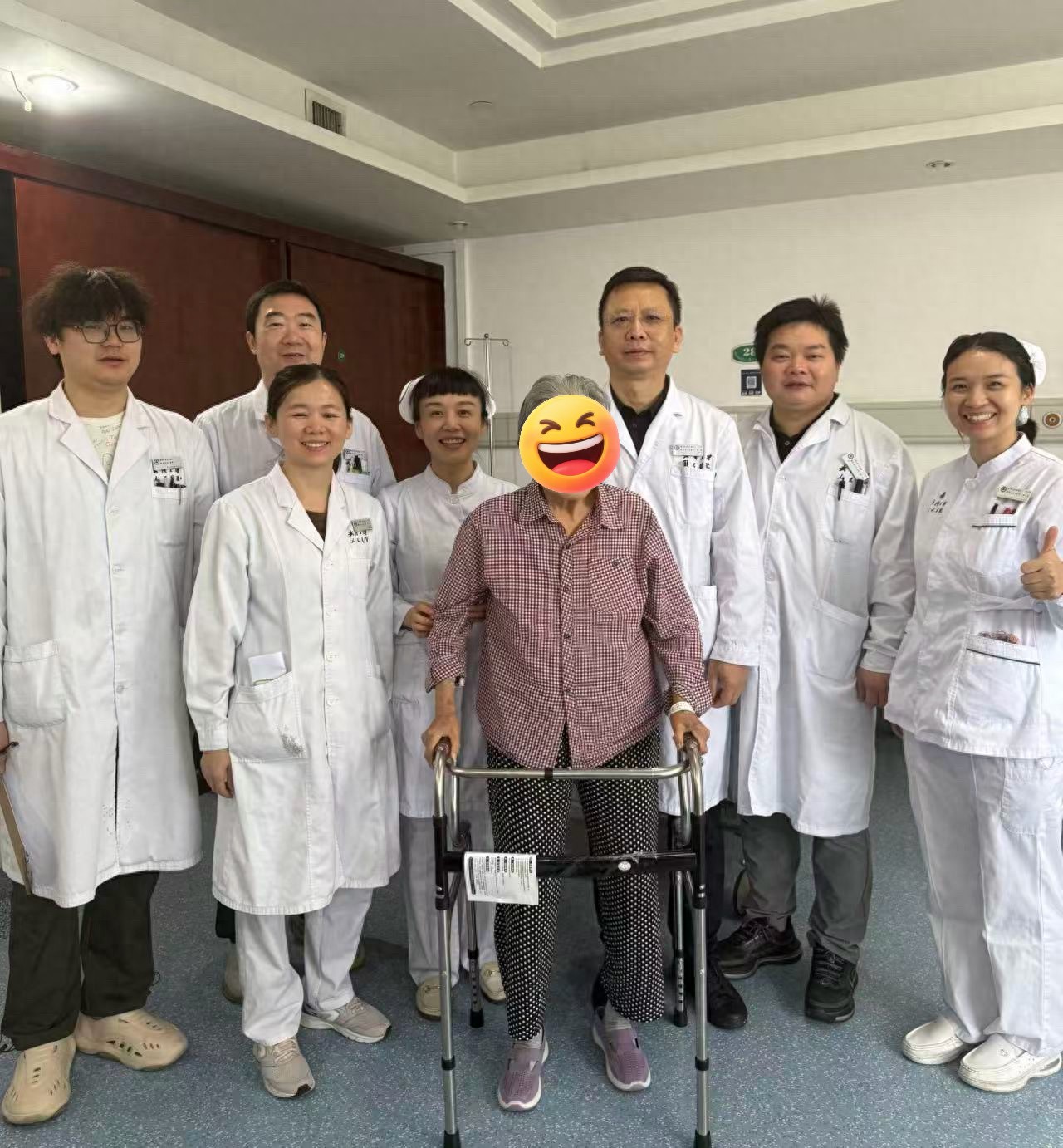 武汉大学人民医院骨外科成功为百岁老人置换股骨头