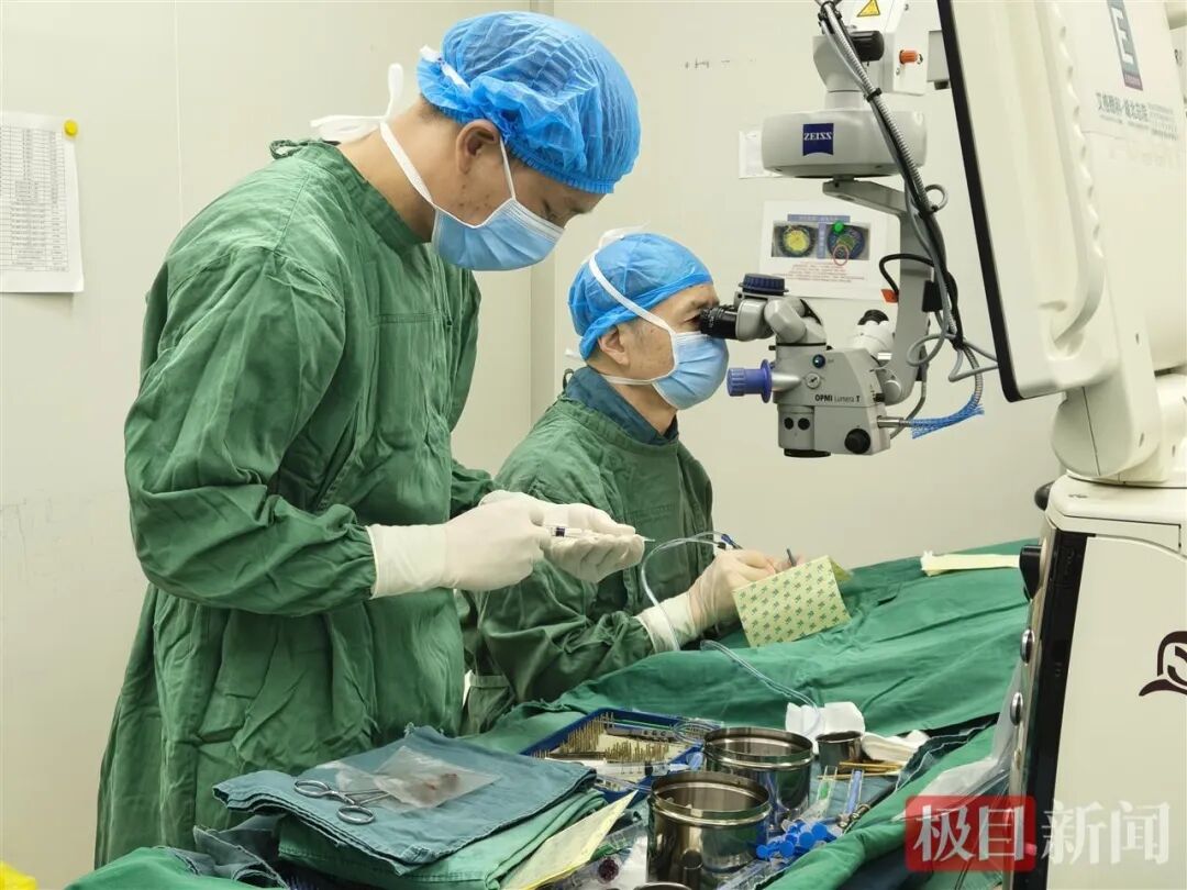 从黑暗边缘抢回光明:这位眼科教授,专接别人不敢接的「没法治」