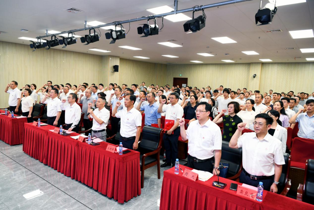 南昌大学二附院「8·19 中国医师节」庆祝表彰大会召开