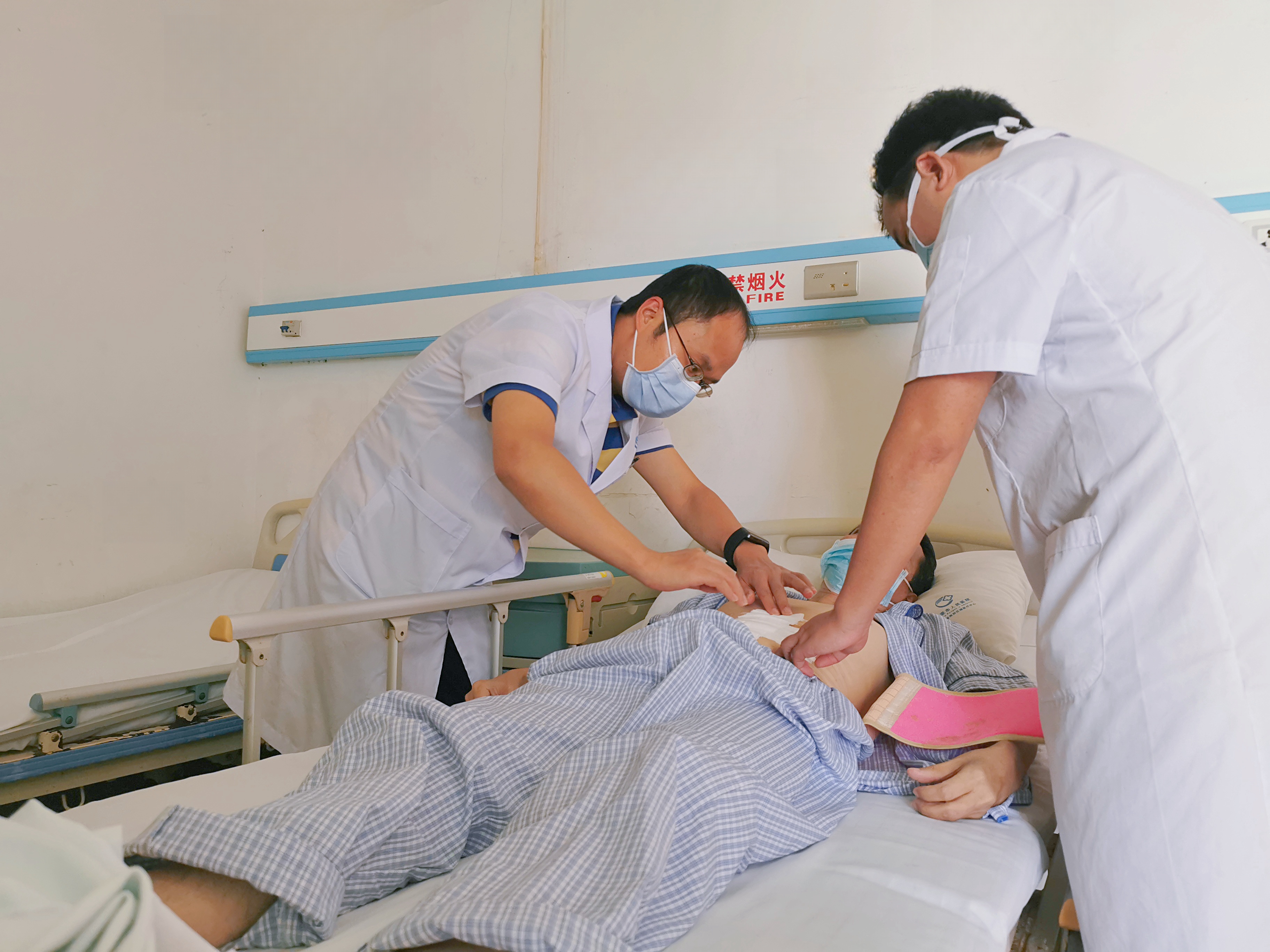 铸魂强基守初心 德高技精暖鹿城——中国医师节,致敬医者微光