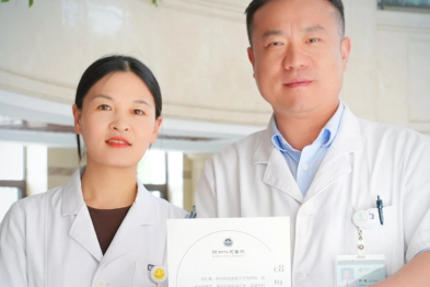 白衣执守，爱意同行