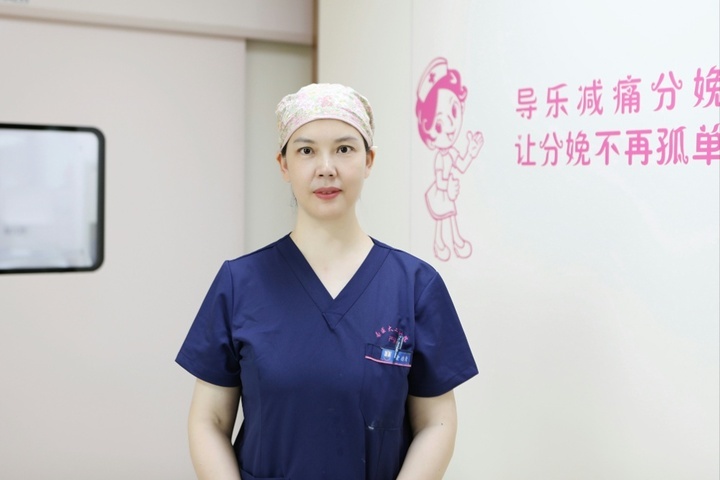 守望生命花开：助产士童德清的「手」护与仁心