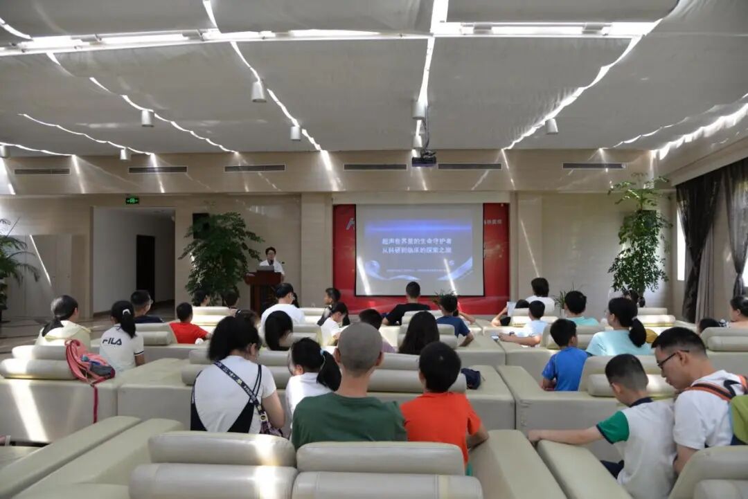 第 11 期海波啵超声探秘圆满举行,30 余组家庭走进超声医疗国家工程研究中心