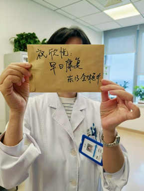 妹妹白血病、哥哥透析,单亲母亲心力交瘁时,这群医护悄悄递来「生命接力棒」