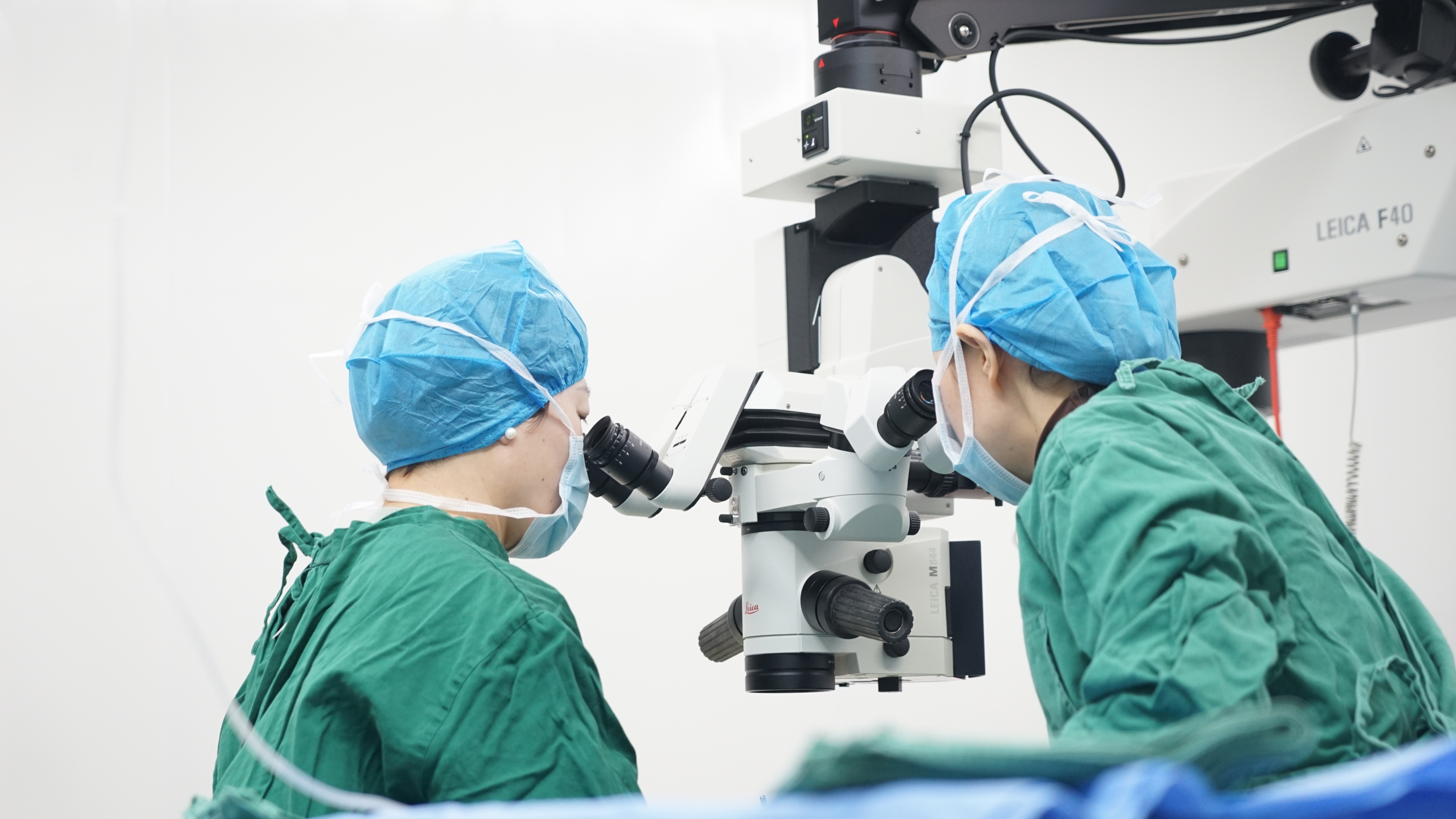 700 度近视合并散光、角膜偏薄，如何选择晶体？