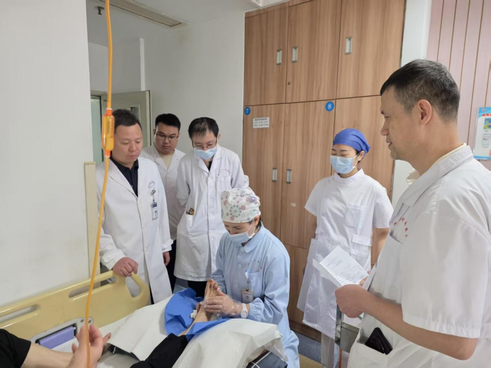 少跑路、少花钱、高保肢!南大二附院多学科联手攻克糖尿病足难题