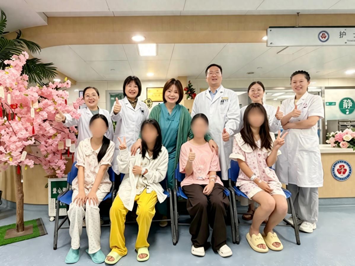 从 11 岁到 16 岁，洪莉教授团队连续攻克四例高难度阴道闭锁微创手术