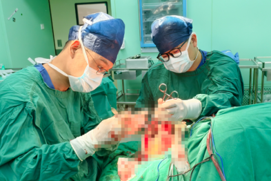 摩托车追尾货车致男子面部重伤 武汉专家以高难度颌面修复术保容颜