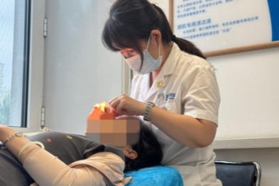 海外求学睑板腺囊肿久治未愈，留学生返乡专程赴哈找王鹤主任诊疗
