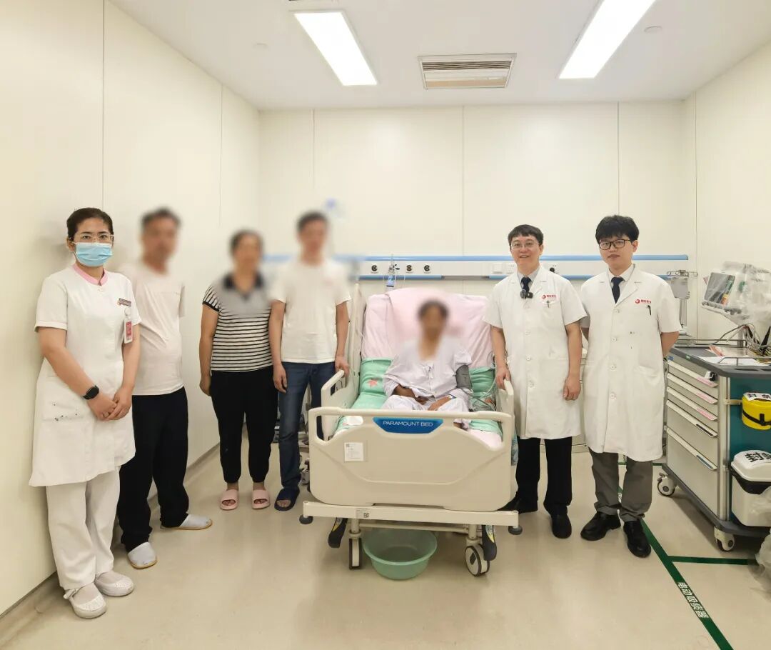 20 cm、8 斤！足球大的肿瘤被这群人成功取出