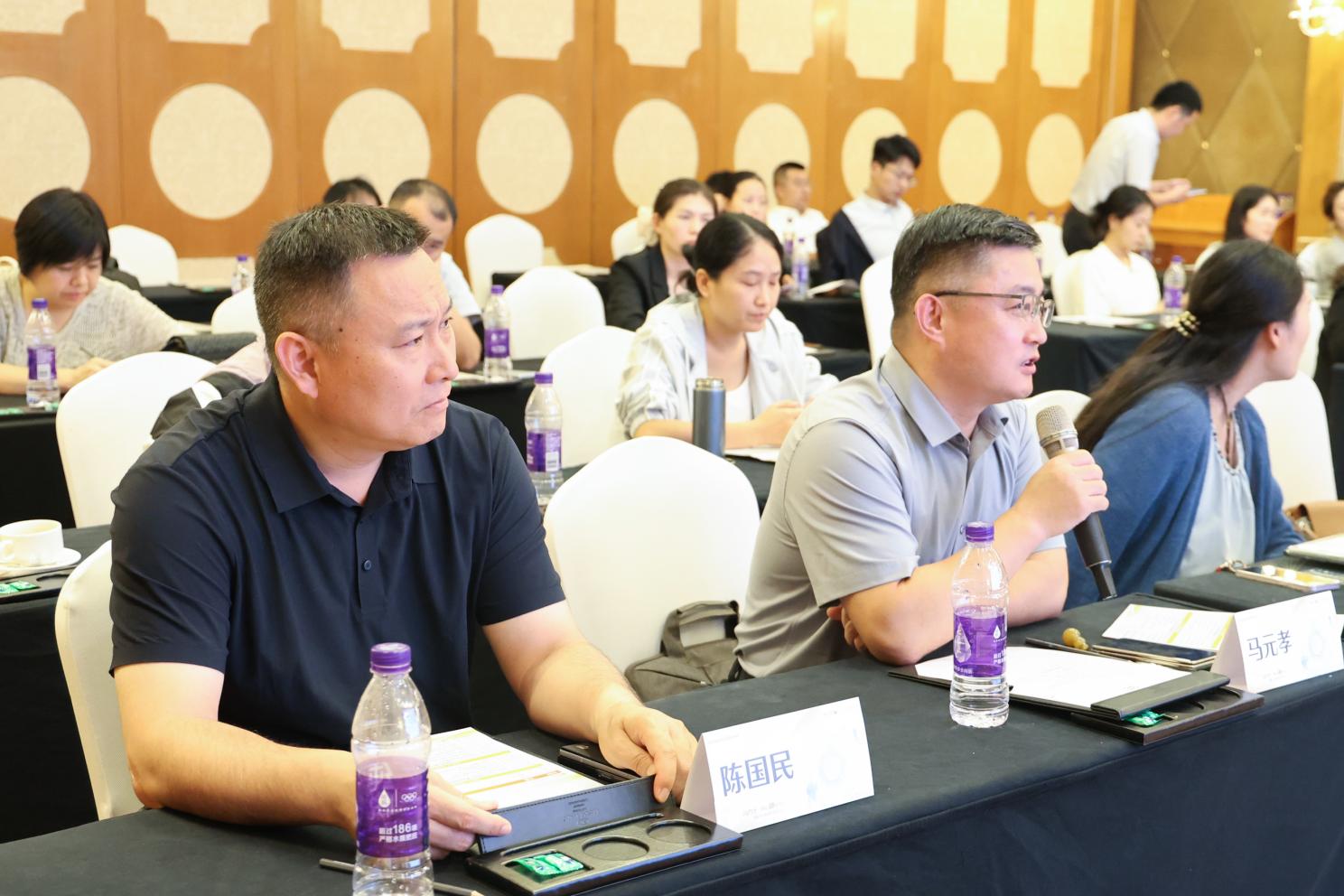 聚焦飞白前沿技术，青岛华厦眼科陈国民院长、马元孝院长受邀出席导航飞白先进术式研讨会